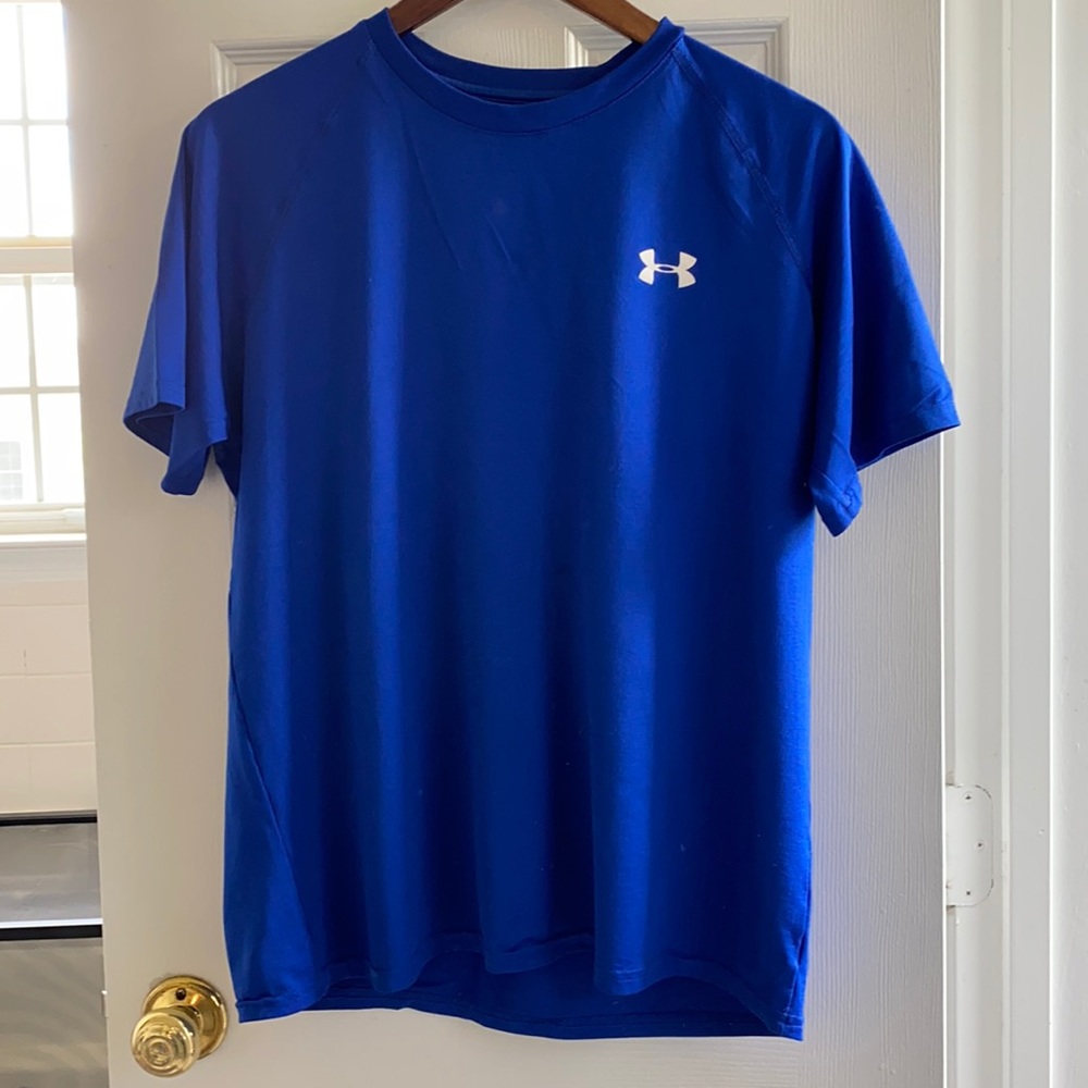 Blue men’s under armour tee